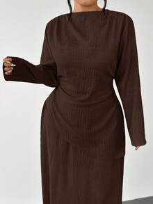 Firerie Elegantes Lässig-Outfit, Große Größen: Langarm-Bluse mit asymmetrischer geraffter Taille und schlankem Schnitt + A-Linien-Rock mit geflustertem Saum, 2-teiliges Set, geeignet für Frühling, Sommer, Herbst, Winter - Kaffeebraun - Übersicht 2