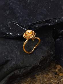 Opalesca 18K镀金玫瑰花戒指，镶嵌水钻，时尚百搭，适合日常佩戴、情人节礼物、搭配服饰、复古风格、婚礼/新娘配饰、西式珠宝、仙女风/精灵风、珍珠元素、秋冬装，尽显优雅气质。 - 金色 - 查看 2