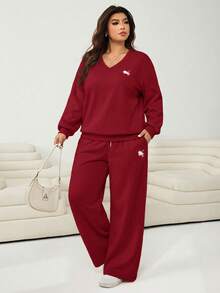 Solflare 两件套加大码女式酒红色骑士印花落肩长袖卫衣和运动裤休闲套装 - 酒紅色 - 查看 5