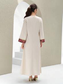 Al Najma 新款优雅V领亮片刺绣修身舒适休闲派对连衣裙 - 彩色 - 查看 6