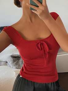 DAZY Women's Minimalist Scoop Neck Camisole With Built-In Padding - Red - View 4