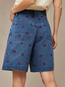 WESTFADE Lobster Embroidered Mid Rise Loose Fit Wide Leg Denim Shorts - Medium Wash - View 5