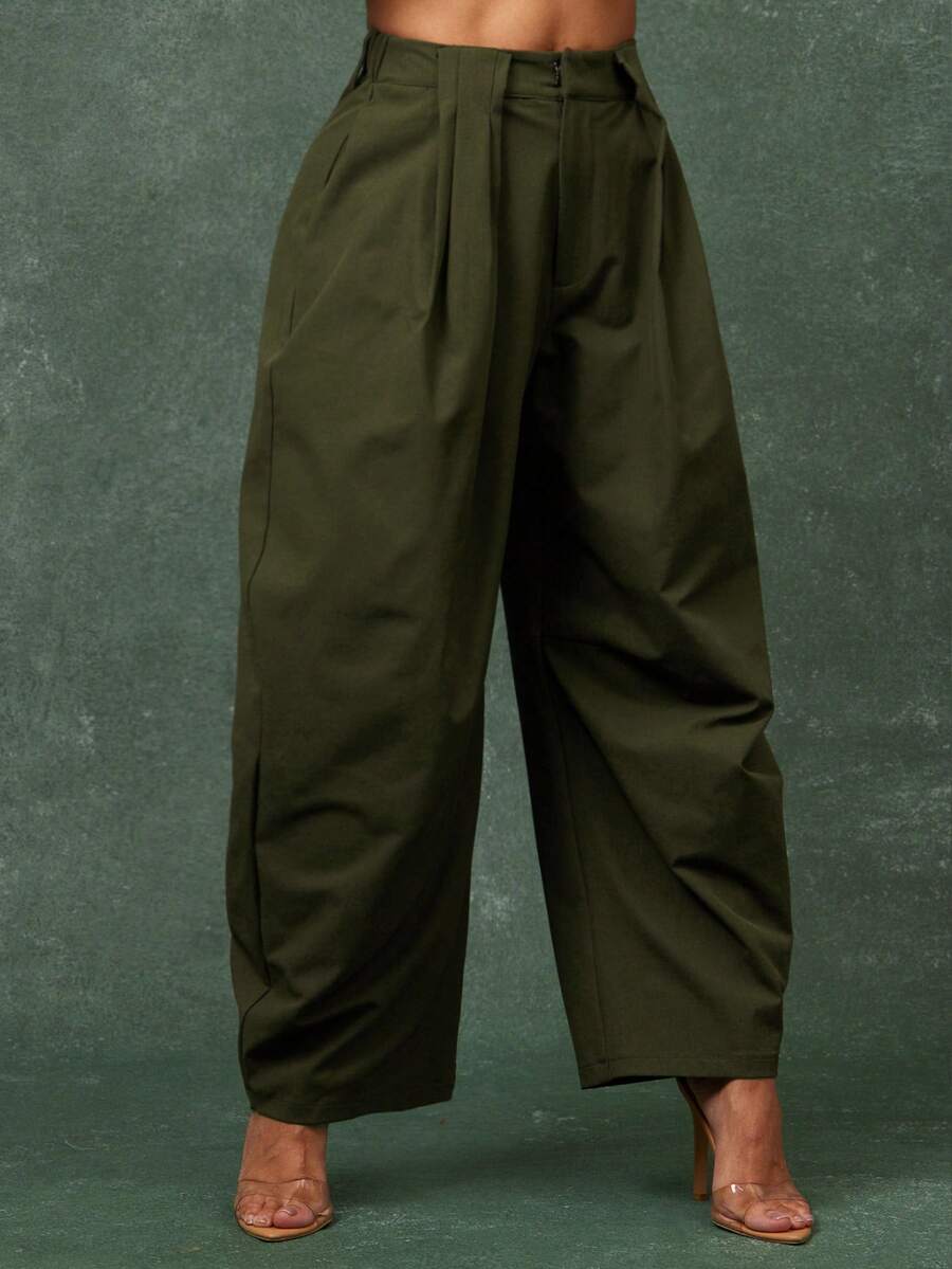 Vixey Pantalones de oficina con cintura alta, detalle de pliegues y forma de barril - Verde militar - Ver 1