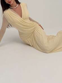 Aloruh 杏色V领褶皱修身鱼尾连衣裙，性感迷人，适合派对和正式场合 - 杏色 - 查看 7