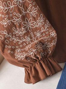 CosyJoli 大码女式刺绣拼接荷叶边喇叭袖时尚衬衫 - 棕色 - 查看 5