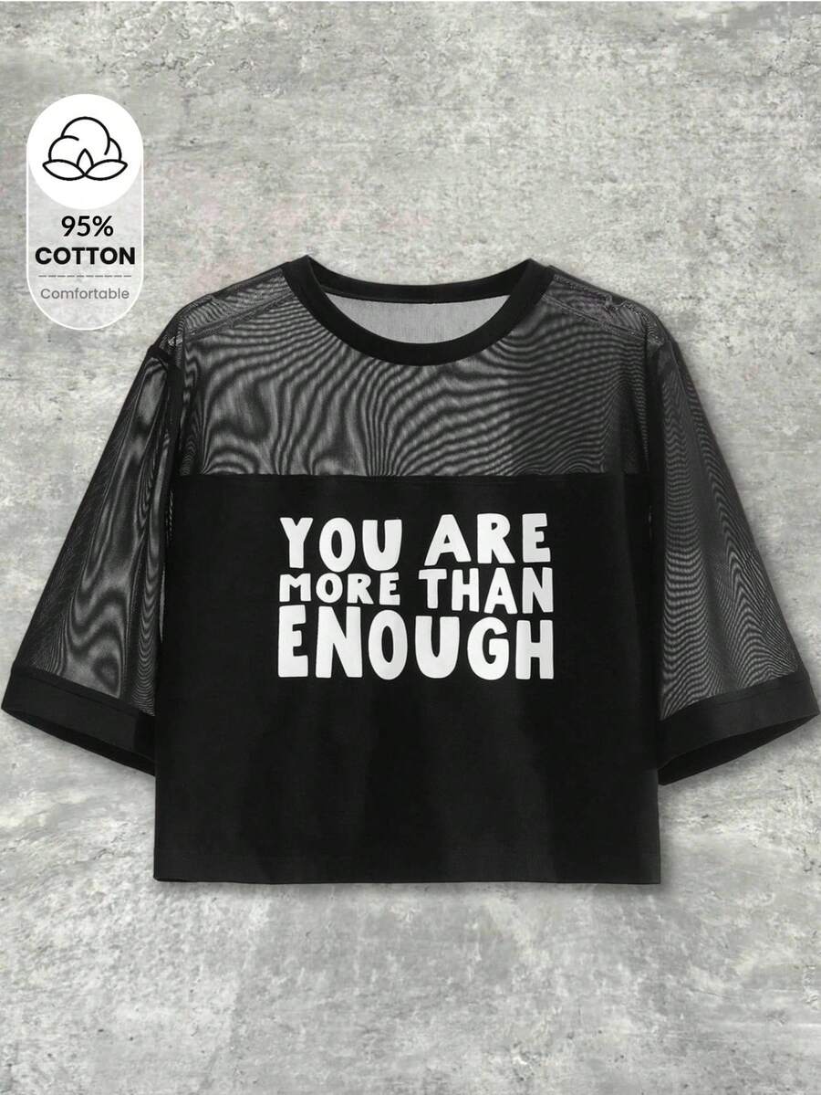 Y2Kool Morgan Reveal 艺术家标语图案网眼拼接T恤，印有“你已足够”字样，95%纯棉，适合夏季、假日、度假、音乐节、伊比沙岛风情、西部风情外出、秋季搭配、休闲时尚服装系列、新年装扮、辣妹风黑色春季穿搭、女士生日装、狂欢节服装。 - 黑色 - 查看 1
