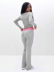 BABYPHAT Áo Henley tay dài gân sọc với viền tương phản màu hồng và khuy cài phía trước, kiểu áo chui đầu ôm dáng thường ngày với họa tiết chữ viết in nổi. - Xám - Xem 8