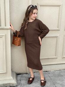 SHEIN Bộ 2 món áo thun cổ tròn cánh dơi và chân váy bút chì midi cho bé gái tuổi teen, vải dệt kim họa tiết, thanh lịch cho các buổi đi chơi và mặc hàng ngày vào mùa thu/đông, trở lại trường - màu nâu - Xem 7