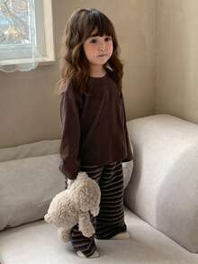 DAZY 2pcs/Set Toddler Girls' Casual Solid Color Round Neck Top And Striped Pants Pajama Set - Coffee Brown - View 2