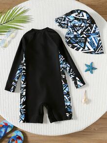 SHEIN Set de 2 piezas de camiseta de protección solar y gorra con diseño de dibujos animados y bloques de color para niños pequeños, adecuado para la playa, la piscina, primavera/verano - Multicolor - Ver 3