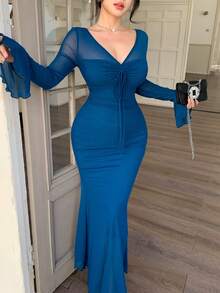 DAZY Damen einfarbiges figurbetontes Kleid mit V-Ausschnitt, regulären Schultern, Glockenärmeln und Gürtel - Blau - Übersicht 8