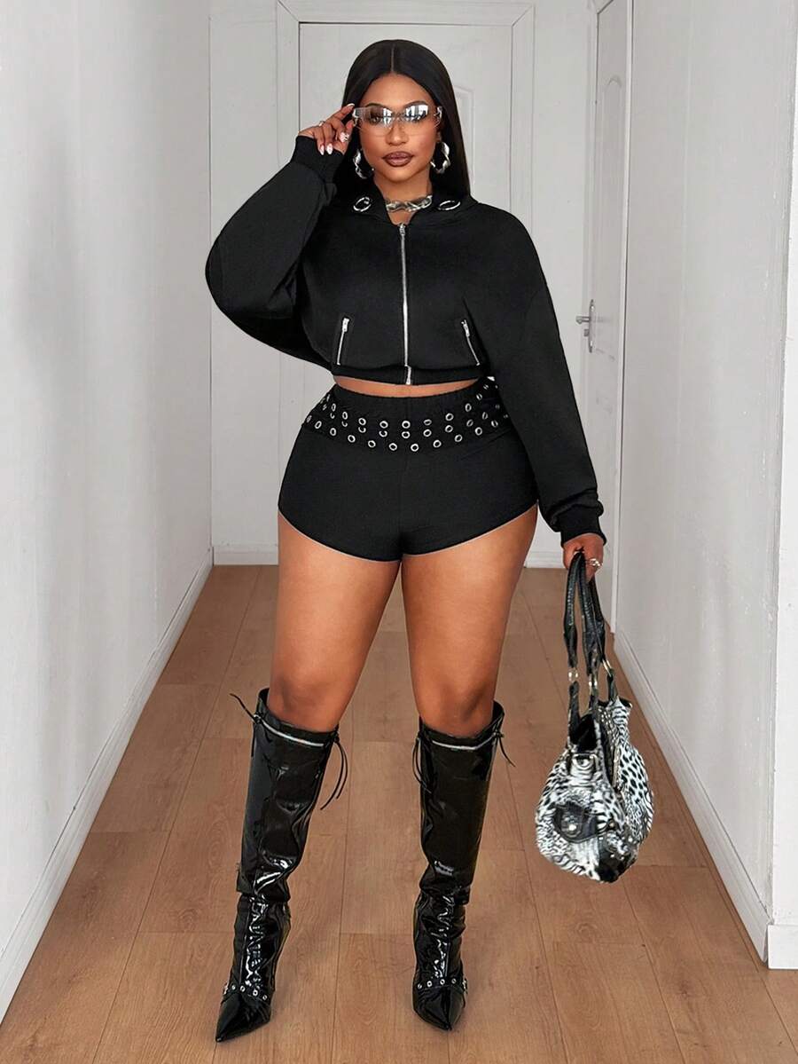 Maweii Shorts plus size femininos com detalhe de olho metálico e cintura elástica. Design estiloso para primavera/verão, perfeito para passeios, looks sensuais e festas. - Preto - Ver 1