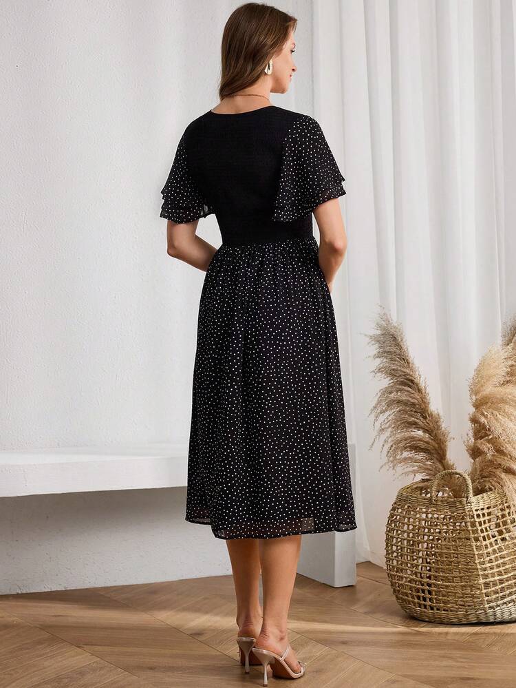 This Elegant Summer Dress For Women Features A Classic Black Background With White Polka Dots, Exuding A Retro Yet Fashionable Vibe. The V-Neck And Cinched Waist Design, Paired With Ruffled Short Sleeves, Creates A Slimming And Elegant Silhouette. The Classic Black Base Is Brightened By The Polka Dots. Suitable For Spring And Summer, It Can Be Layered With A Jacket For A More Sophisticated Look During The New Year. Perfect For Casual Outings And Small Gatherings, This Dress Showcases A Retro-Chic Style On The Streets During The New Year And Makes You The Center Of Attention At Small Parties Thanks To The Lively Charm Of The Polka Dots. It's A Stylish And Practical Piece For Your New Year's Wardrobe.