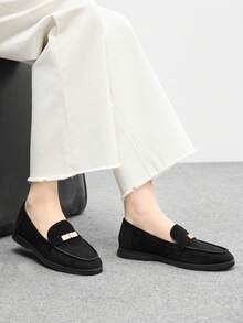 CUCCOO BIZCHIC 女士时尚黑色绒面金属扣舒适休闲乐福鞋，适合通勤、户外活动、工作和日常穿着 - 黑色 - 查看 4