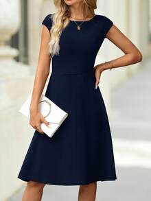 Editum 女士优雅纯黑色针织腰部 A 字短袖休闲舒适春夏迷你连衣裙