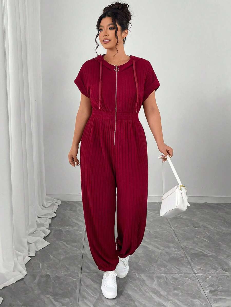 Calvaya 大码短袖V领纹理前拉链腰部抽绳连帽连体裤，休闲通勤皆宜。 - 酒紅色 - 查看 1