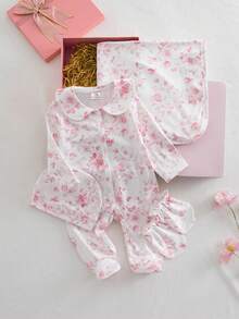 Bộ đồ ngủ 3 món cho bé sơ sinh, họa tiết hoa, màu hồng và trắng, cổ Peter Pan, cổ tròn, tay dài, quần dài, có thể mặc kèm váy, mũ và giày bốt. Chất liệu mềm mại, co giãn, thoải mái, thích hợp cho cả bốn mùa và kỳ nghỉ lễ năm 2026. Hộp quà tặng thanh lịch và cổ điển. - Nhiều màu - Xem 3