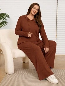 Rosumi 2件組大尺碼女款休閒連帽衛衣上衣與口袋長褲套裝，2件組大尺碼女款秋季休閒純色紅棕色連帽衛衣與口袋長褲套裝，秋冬季，大尺碼冬季服飾，保守兩件套裝，舒適兩件套裝，女款保守套裝，寬腿褲套裝，舒適透氣，外出穿搭，2026新款服飾，簡約時尚日常穿著，早春，棕色女款兩件套裝，女款居家休閒套裝，2件組女款居家休閒套裝，女款度假穿搭，女款假期穿搭，女款春季穿搭，情人節，女款情人節穿搭 - 鏽棕色 - 查看 4