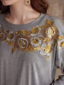 MOTF PREMIUM ÁO THUN THÊU HOA SEQUIN - Màu Xám nhạt - Xem 2