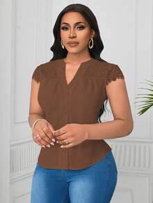 SHEIN Clasi Blusa de tela texturizada con cuello en V y encaje de contraste en talla grande - Café integral - Ver 1