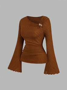 SHEIN Elenzya Áo thun tay dài cổ bất đối xứng cỡ lớn dành cho nữ, trang trí nút vàng hồng 3D - màu nâu - Xem 1