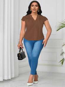 SHEIN Clasi Blusa de tela texturizada con cuello en V y encaje de contraste en talla grande - Café integral - Ver 7