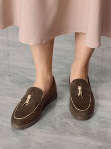 Sleekvia Zapatos versátiles de moda casual y de uso diario con decoración de metal para mujeres