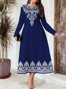 Al Najma Robe longue en tricot à col V élégante avec imprimé floral pour femmes grandes tailles, convient pour les sorties, les vacances, le port quotidien, les occasions décontractées, les fêtes, les festivals. Robe maxi bleue à fleurs, robe fluide, robe fleurie vintage, robe à imprimé floral, robe bleue, robe à col fleuri, robe, robe grande taille - bleu indigo - Voir 3