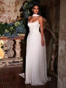 Glamrae 优雅奢华白色缎面拼接雪纺手工贴花装饰船领二合一婚纱，配有可拆卸腰带和超大褶皱连衣裙 - 白色 - 查看 3