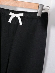 SHEIN 两件套男童休闲学院风蓝色字母印花连帽衫和深蓝色抽绳裤套装，适合上学、居家、日常穿着、运动，百搭简约，冬季套装，冬季服装，秋季服装，儿童服装，蓝色上衣，黑色裤子 - 淺藍色 - 查看 6