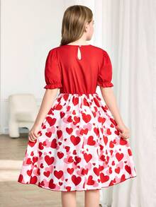 SHEIN Tween Mädchen Herz Muster Valentinstag Kleid, Schleife Dekor, Rüschenkragen, Puffärmel, gefalteter Rock, rotes Lässig Alltagskleid, elegantes gewebtes Herz Muster Schleifendekor, Rundhalspuffärmelkleid, geeignet für Valentinstag, Lässig Unternehmungen - Rot - Übersicht 2