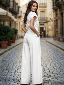 Mono Mujer Corte Amplio Moderno Silueta Fluida Ajuste Cintura Definida Con Botones - Blanco - Ver 2