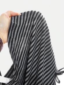 SHEIN Bộ đồ dệt kim sọc xám dài tay cổ chữ U thoải mái, vừa vặn hàng ngày cho bé gái tuổi mới lớn kèm quần ống đứng ống rộng 2 món co giãn, họa tiết sọc - Màu xám đen - Xem 10