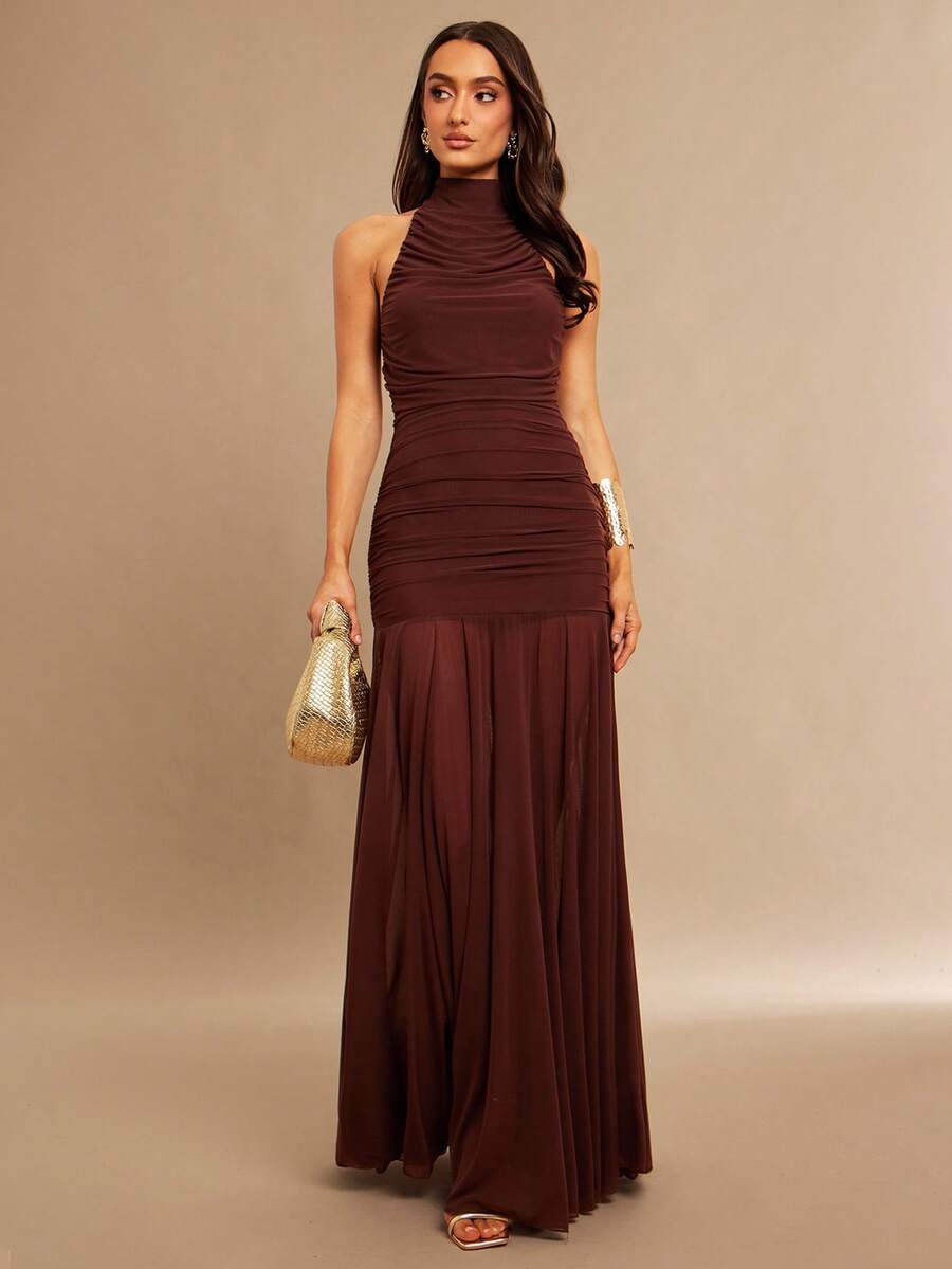 Silquee 女士纯色褶皱露背连衣裙，时尚挂脖式 - 棕色 - 查看 1