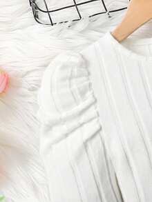 SHEIN Áo thun cổ cao tay lửng dáng ôm cho bé gái, kiểu dáng thể thao, tuyệt vời cho trang phục thường ngày, đi học vào mùa thu và đông, phong cách đường phố cá tính, mặc hàng ngày, đi học, Halloween, Y2K, giản dị và dễ thương, áo thun đi nghỉ mát dễ thương. - trắng - Xem 6