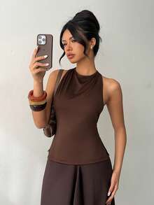 Aloruh Camiseta ajustada marrón con cadena de cuentas de resina y espalda descubierta para mujer - Marrón - Ver 9