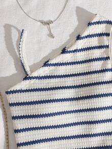少女休闲个性化吊带背心，黑白针织面料，不对称肩带，下摆设计，适合旅行、度假、散步、外出，可搭配裤子、短裤、裙子、外套。 - 藍白色 - 查看 3