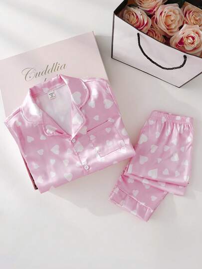 2pcs Girls Elegant & Comfortable Heart Pattern Long Sleeve Top And Pants Pajama Set, Satin Fabric Bear Pajamas Pin Tween Girls Pajamas-Pajama Set Pink Heart Print Lapel Long Sleeve Top Elastic Waist Pants Silky Finish Comfortable Loungewear Four Season Sleepwear 2026 New Year Essential Valentine's Day Girls Silk Pajama Sets