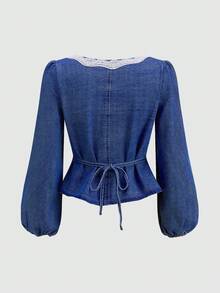 SHEIN MOD 女士撞色蕾丝灯笼袖褶裥下摆时尚牛仔衬衫，适合冬季穿着，新年优雅派对衬衫，女士休闲衬衫，女士社交衬衫，女士时尚牛仔衬衫，饰有优雅蕾丝边和泡泡袖，百搭V领纽扣上衣，适合日常穿着 - 深色水洗藍 - 查看 2