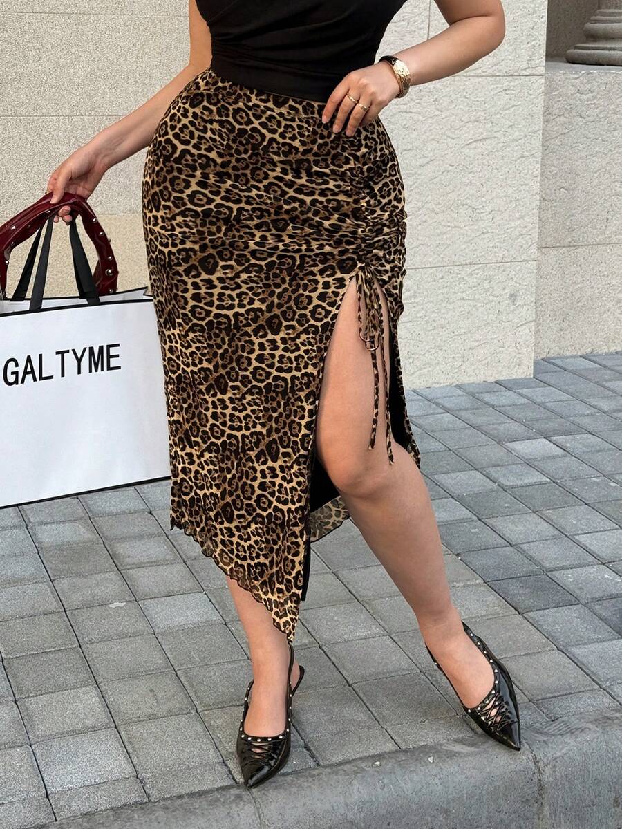 SHEIN EZwear 豹纹大码修身半身裙，简约时尚，适合夏季