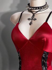 SHEIN ICON Váy satin chéo vai cổ chữ V xẻ cao phong cách Gothic gợi cảm Y2K cỡ lớn - Màu Đỏ Sâu - Xem 4