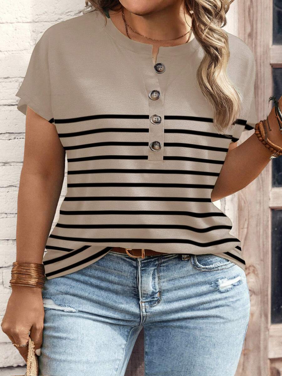 EMERY ROSE Camiseta de manga corta con cuello en V y botones a rayas para mujer de talla grande, nueva llegada 2025 - Caqui - Ver 1