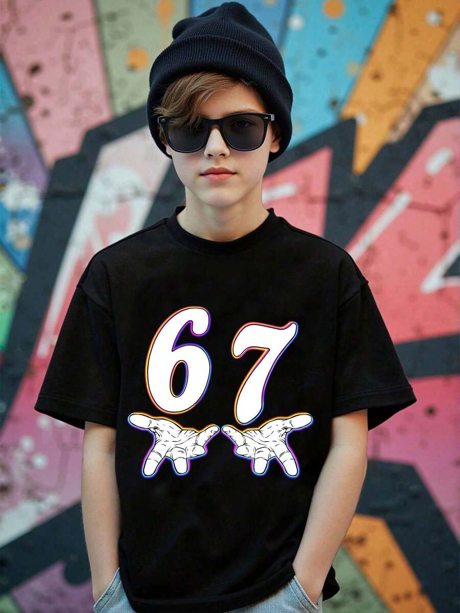青少年男童休闲简约“67”图案印花短袖圆领T恤,适合外出穿着,黑色短袖上衣,“Six Seven”上衣适合夏季及所有季节 - 黑色 - 查看 1