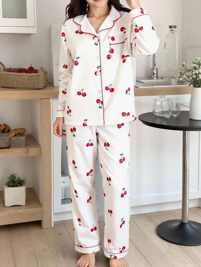 少女睡衣两件套 - 白色红色樱桃图案睡衣，甜美樱桃印花，红色滚边翻领设计，白色红色甜美清新配色，泡泡绉纱舒适面料，长袖翻领纽扣上衣搭配长裤，樱桃图案组合，社交媒体风格，甜美清新，春夏秋冬假日必备少女居家套装