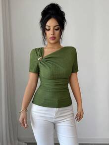 Elenzga 新款女士优雅不对称领口3D玫瑰金纽扣装饰弹力纹理短袖T恤，春夏款 - 軍綠色 - 查看 6