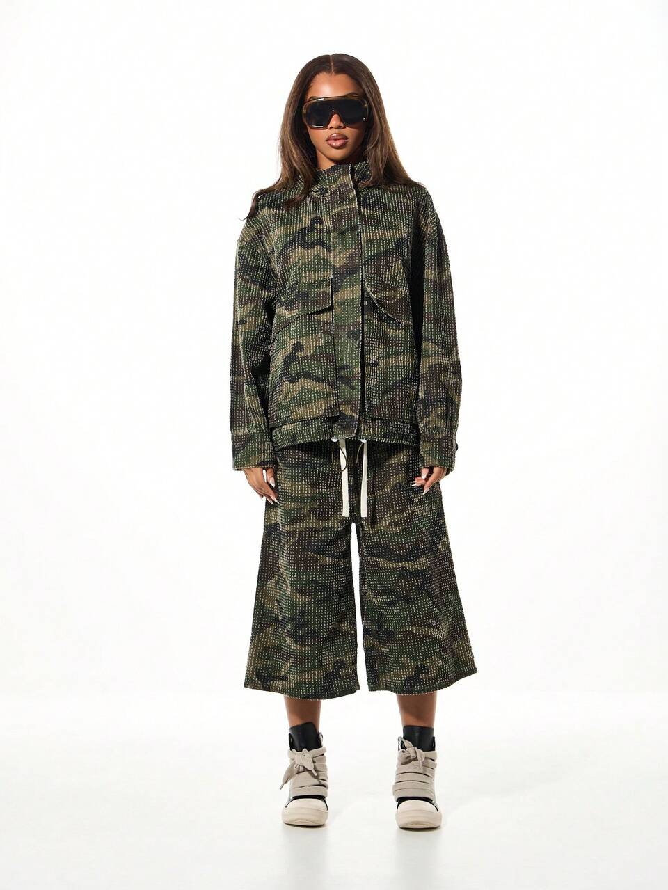 SUMWON WOMEN Veste en jean camouflage oversize à capuche et fermeture éclair