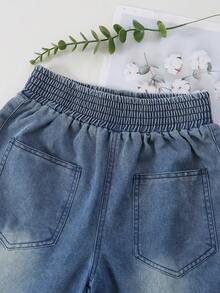 SHEIN Jeans de pierna ancha para niñas preadolescentes, diseño de bolsillos y bajo deshilachado en azul claro lavado, ajuste holgado casual con cintura elástica, adecuado para uso diario, fiesta, escuela, viaje, nueva llegada de otoño - Azul lavado medio - Ver 7