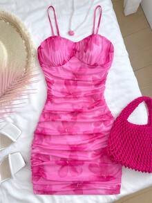 SHEIN Tween Mädchen Casual Holiday Vintage Blumen Muster gerüschte Seite eng anliegendes Mini-Camisole-Kleid - Heißes Pink - Übersicht 1