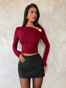 Aloruh 女士时尚金属装饰不对称领T恤，适合通勤穿着。 - 酒紅色 - 查看 1