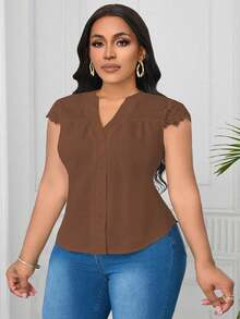 SHEIN Clasi Blusa de tela texturizada con cuello en V y encaje de contraste en talla grande - Café integral - Ver 4